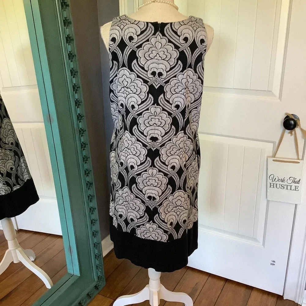 Maggy London Black and White Floral Shift‎ Dress